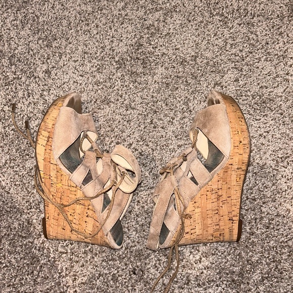 Tan wedge heels - Picture 10 of 10